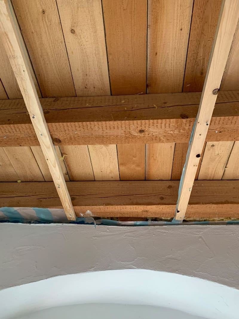 Freigelegte Holzbalkendecke