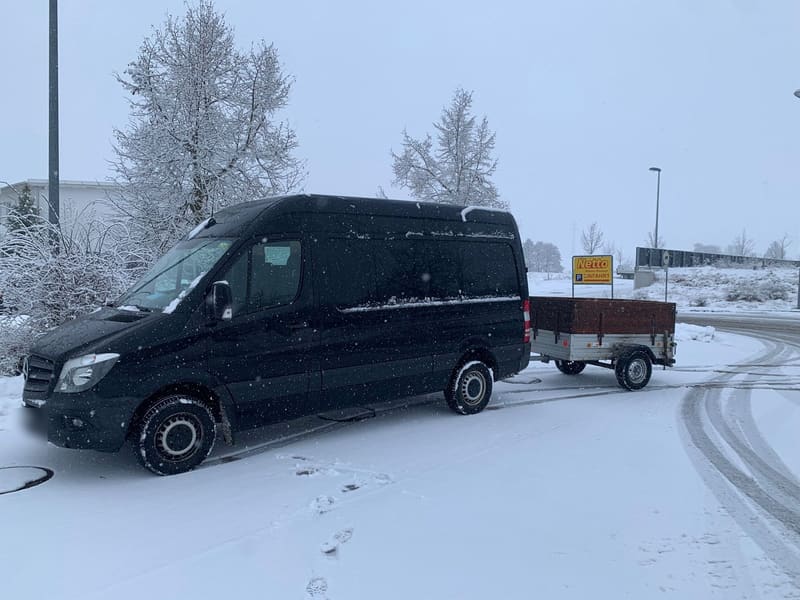 Unser Transporter mit Anhänger im Winter